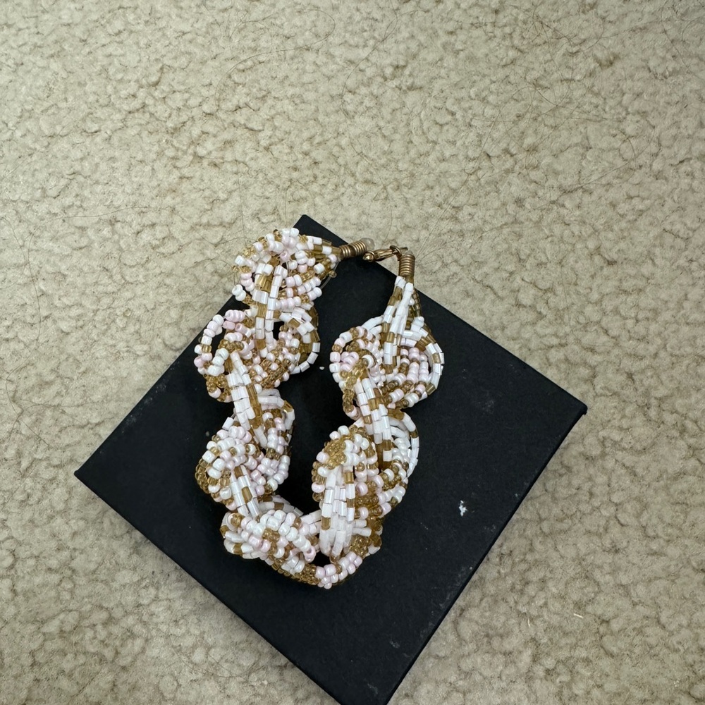Elegant Gold and Pink Beaded Bracelet